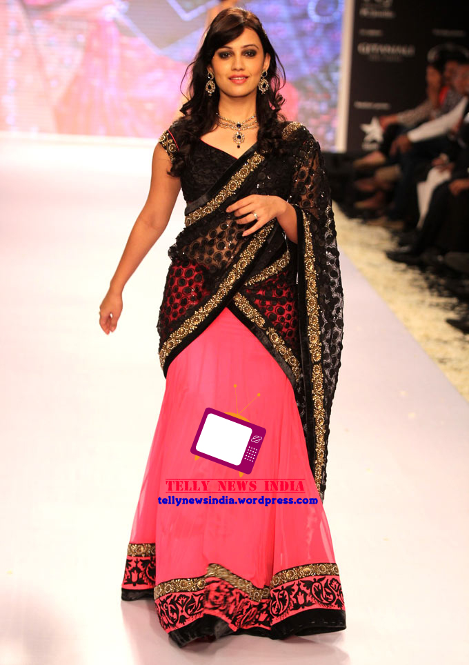 Bollywood And Tv Celebs Walk The Ramp For Gitanjali Gems At Iijw 2013 Telly News